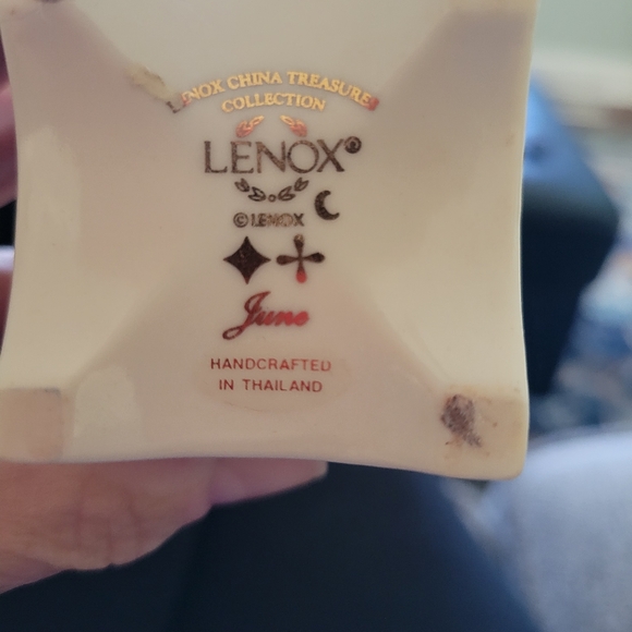 Elegant Cream and Gold Decorative Box - Picture 3 of 3